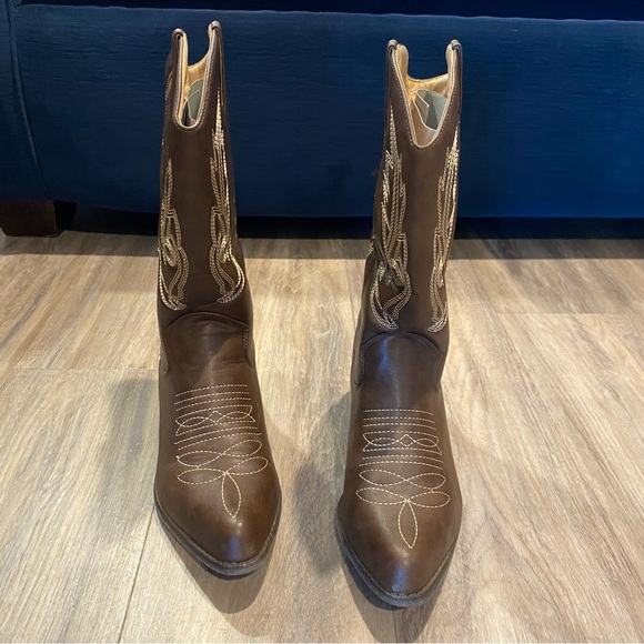 Brown Western Cowboy Boots - Picture 3 of 8